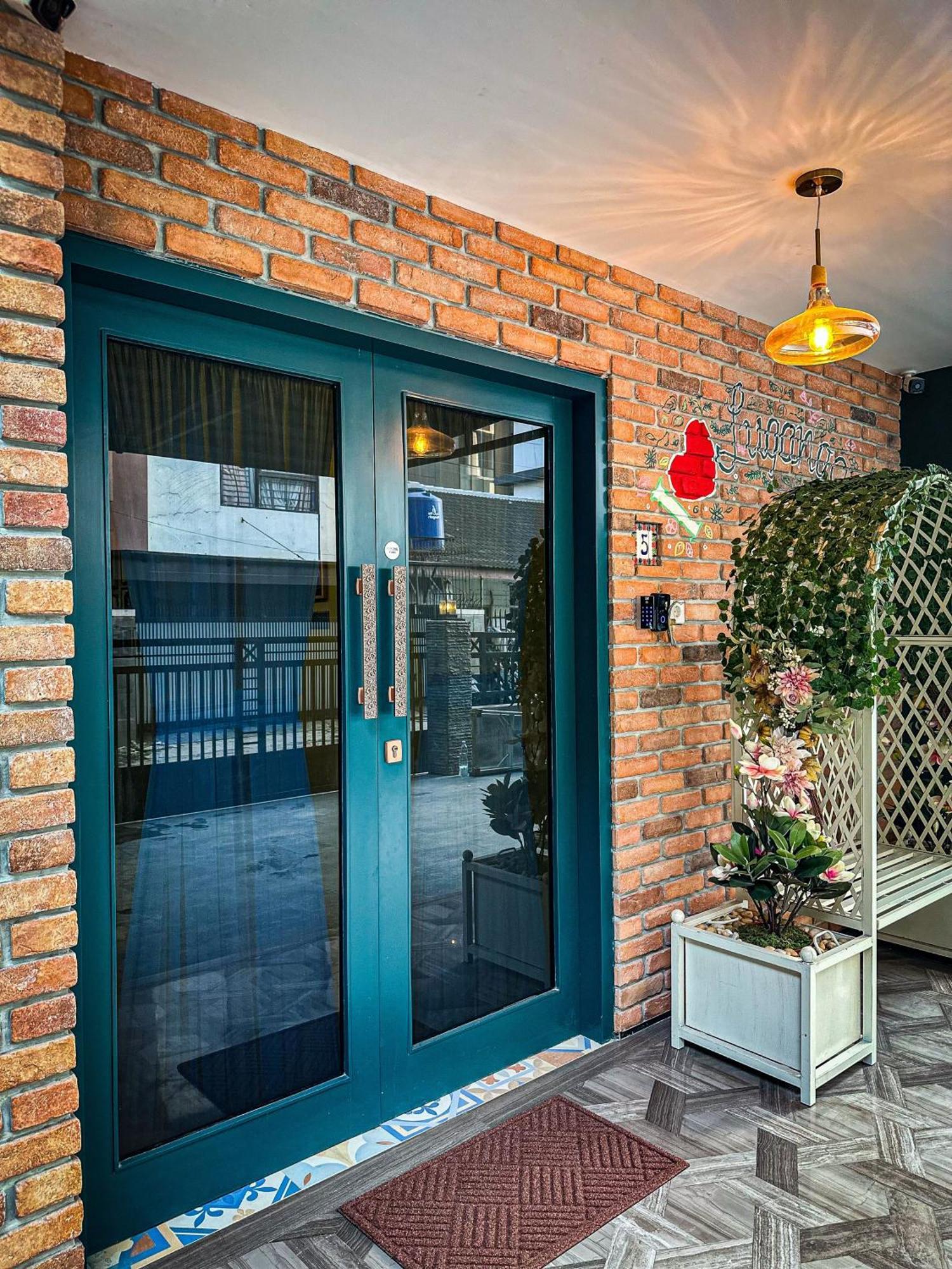 Lugano Arte Homestay ジャカルタ エクステリア 写真